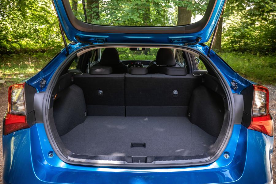 Багажник Toyota Prius 2019 года  (UK) (фото 6 из 37)